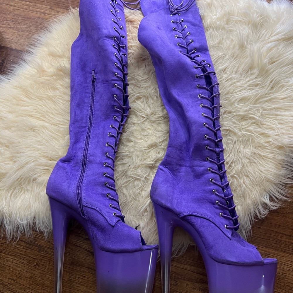 Hella Heels 8”